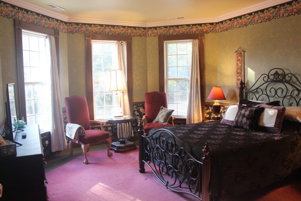 Drago's Orchard Room. Bed, sitting area, dresser, nightstand, table.
